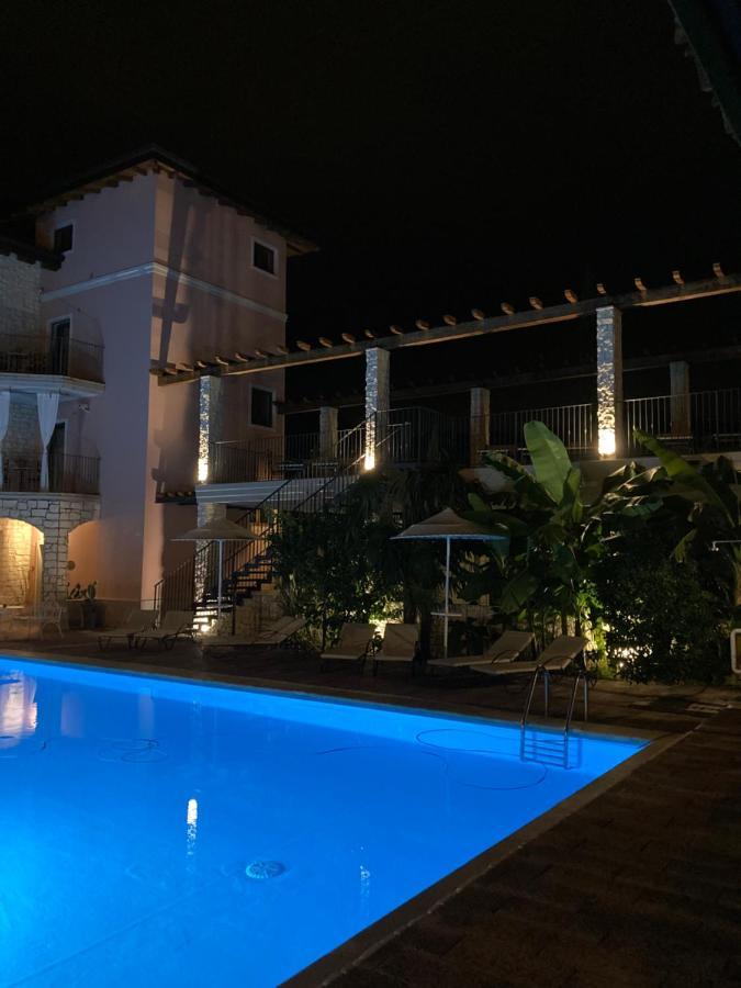 الشقق الفندقية ريفا ديل غاردافي  Residenza Le Due Torri المظهر الخارجي الصورة