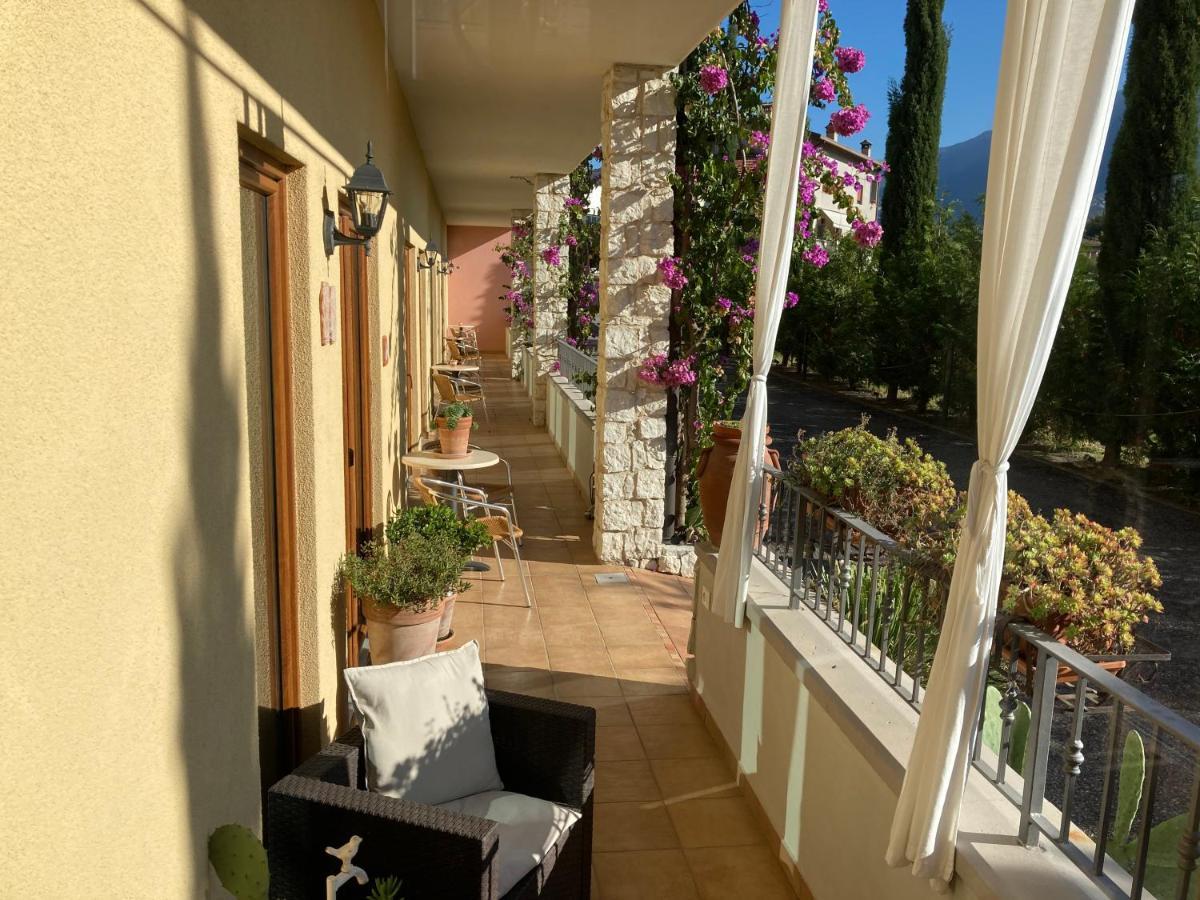 الشقق الفندقية ريفا ديل غاردافي  Residenza Le Due Torri المظهر الخارجي الصورة